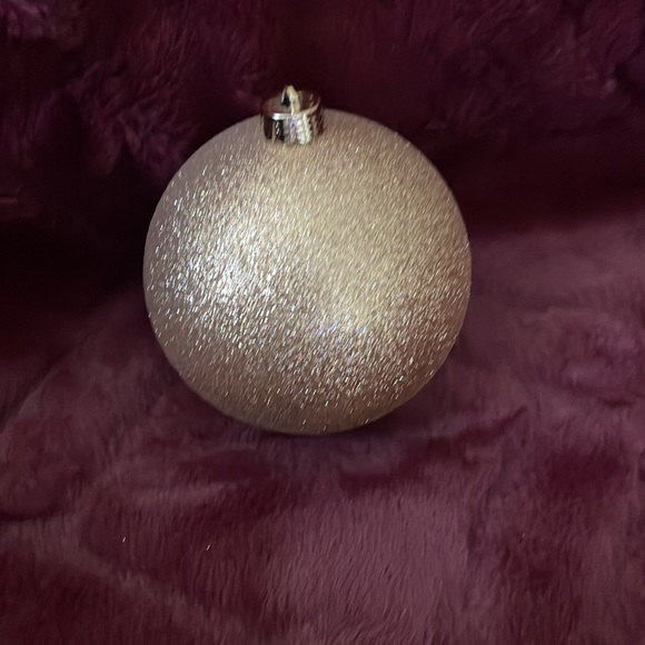 Set of 3 Vintage Christmas Gold Ornaments - Picture 3 of 8